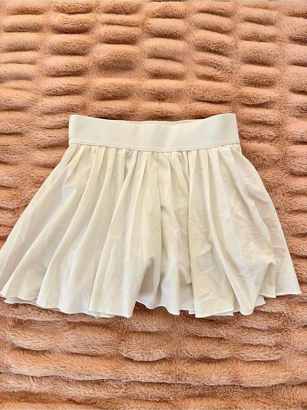 TNA Track Short Skirt Pleated White